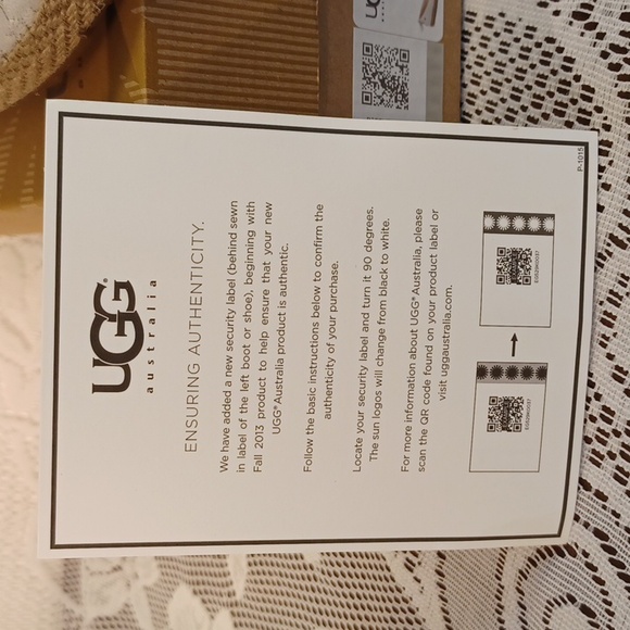 NEW! Ugg sz 2 White K Tassy Eyelet Shoes - Picture 3 of 10